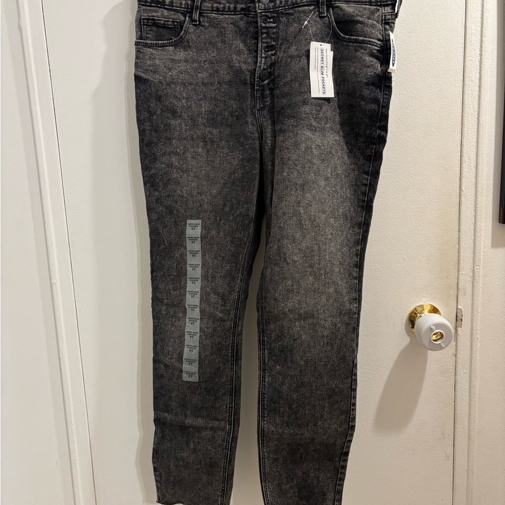 Old Navy Black Ankle Cropped Jeans with Visible Stitching